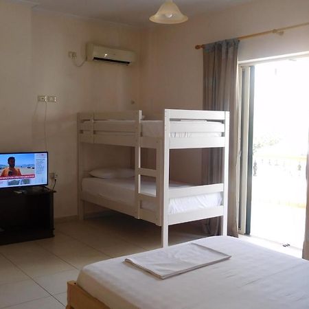 Apartment Urania_1 ซารานเดอ ภายนอก รูปภาพ