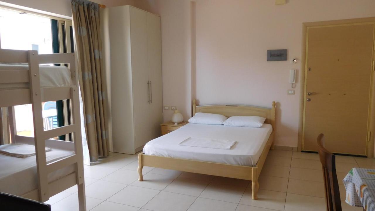 Apartment Urania_1 ซารานเดอ ภายนอก รูปภาพ